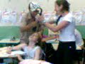 lulu da turma 73 da escola mascarenhas de moraes de cachoeirinha rs, chupando um guarda-chuva na sala de aula!
kkkkkkkkkkkkkkkkkk
mt comedia!