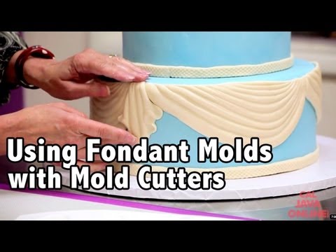 Angry Birds Birthday Cake on Molds   Mold Cutters To Easily Decorate Your Cake   Cake Tutorials