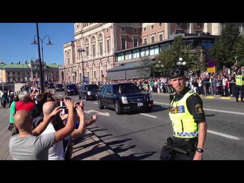 stockholm - US President Barack Obama's state visit to Stockholm, Sweden earlier today, 4 September 2013. Obama can be seen waving from the second limo (