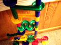 videos de Dropping ball bearings into a maze
