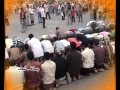 توكل كرمان توزع الورود لثوار مارس 2011.