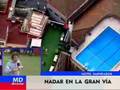 Un chapuzón veraniego en plena Gran Vía