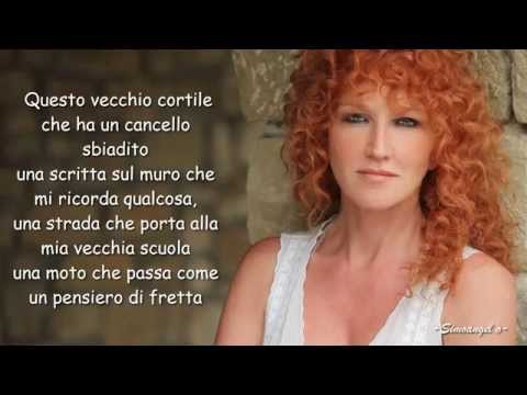 moreno - TESTO · · · · · · · Questo vecchio cortile che ha un cancello sbiadito una scritta sul muro che mi ricorda qualcosa una strada che porta alla m...