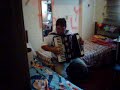 Neimar tocando sanfona
