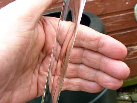 laminar - Running through the length of the nozzle is a plastic tube, within which (at some point I hope) will run 3mm fibre-optic cables which will light the laminar ...