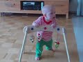 Tom lernt laufen Tom lernt laufen