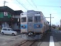 これを撮影した日の日記http://blog.livedoor.jp/nyan2diesel/archives/51308595.htmlこれってやっぱり第３種踏切と言えるのだろうか？熊本電鉄と言えば、黒髪町～藤崎宮前の併用軌道のような場所が有名だが、熊本電鉄って、全体的に、こんな感じの風景が多い。大きな踏切が第３種かと思いきや、民家専用のような小さな踏切のほうが第１種踏切だったりして、どういう基準でそうしたのかわからないところが面白い。