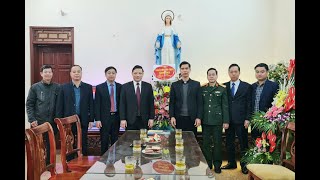 Đồng chí Nghiêm Xuân Cường, Tỉnh ủy viên, Bí thư Thành ủy chúc mừng giáo xứ Trạp Khê