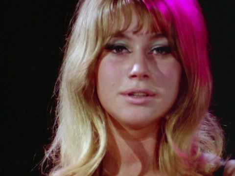 See Helen Mirren back in the day ... SMOKING hot