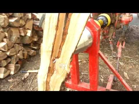 Kúpos - Traktor hajtású kúpos rönkhasító.