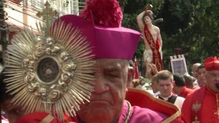 Em procissão, fiéis celebram São Sebastião