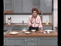 Wilma De Angelis - Cucina la Crostata di mandorle (parte 1)