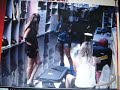 Soledad charla en el vestidor con las gemelas