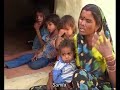 www.unicef.it - In india gli effetti della crisi alimentare stanno colpendo sopratutto i bambini. Nei villaggi della regione del Madhya Pradesh i bambini malnutriti lo scorso anno erano il 60%. Oggi sono l'80%.L'UNICEF sostiene in questa regione 100 centri specializzati per la riabilitazione dei bambini malnutriti, e contribuisce a garantire il diritto al cibo, in un paese in cui sono ancora forti e presenti le antiche credenze e tradizioni.