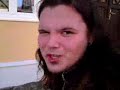 jiggsaw hat etwas zugenommen und ist auf den weg zu seinem n�chsten opfer.. leider bleibt er an einer kante stecken und st�rzt sich qualvoll in seinen tod.. x)