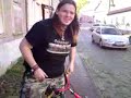 jiggsaw hat etwas zugenommen und ist auf den weg zu seinem n�chsten opfer.. leider bleibt er an einer kante stecken und st�rzt sich qualvoll in seinen tod.. x)