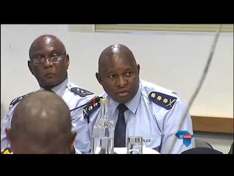 Polisie geroskam oor vuurwapen / Opposition parties slam police over firearms Polisie geroskam oor vuurwapen / Opposition parties slam police over firearms