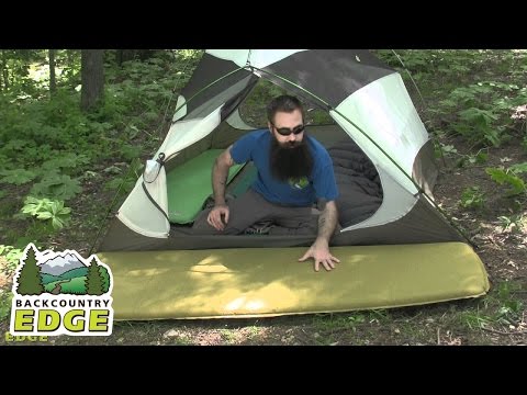 how to attach sleeping pad to backpack