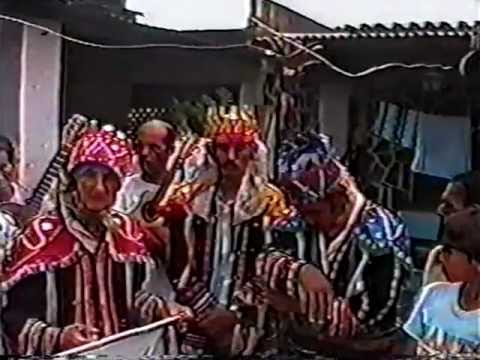 Folia de reis em Minas Gerais - Saudosa folia de reis da cidade de Santana de Pirapama em MG,na década de 1980. Meu avô Sergio Falcão se caracterizava de um dos reis magos. Muita saudade .....
