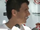 O volante Guiñazu está recuperado da lesão no cotovelo e deve reforçar o Inter contra o Náutico, na próxima rodada do Brasileirão. O argentino fala sobre seu retorno ao time. Índio e Edinho comemoram retorno do volante.