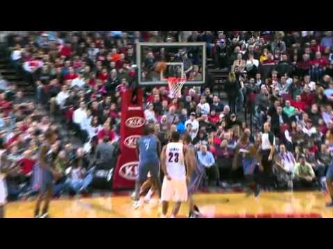 Camby to Aldridge against the Bobcats