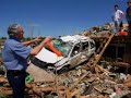 Iowa Gov. Culver visits Parkersburg after tornado Iowa Gov. Culver visits Parkersburg after tornado