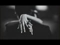 une douce m�lodie, la voix singuli�re d'un polnareff qui monte haut dans les aigus et nous emm�ne � la fronti�re, quelque part entre virtuel et r�alit�... an...
