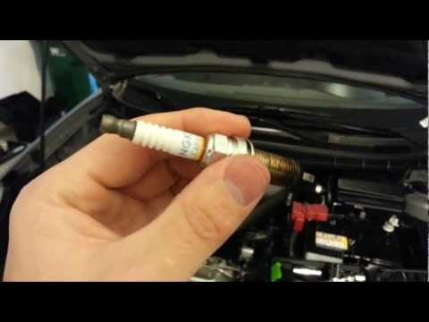 2011 Nissan Rogue SUV – Checking Spark Plugs At 37,000 Miles (Phone Camera Light Off)