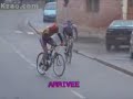 Dumm gelaufen Biker 4 st�rzt im Zieleinlauf