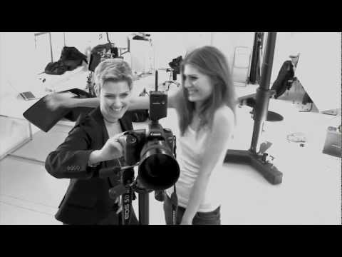 brudehår - Charlotte Elsted styler model Sara Maria, som har fået lavet hair extensions til formålet.