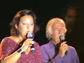 diran q antiguo soy, pero no no no, lo puse x q me gusto mucho este grupo y realizaron un concierto muy pero muy bueno... era para romperse la mano de tanta fuerza en los aplausos pues se lo merecen.