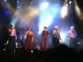 diran q antiguo soy, pero no no no, lo puse x q me gusto mucho este grupo y realizaron un concierto muy pero muy bueno... era para romperse la mano de tanta fuerza en los aplausos pues se lo merecen.