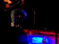 Nick Jonas canta