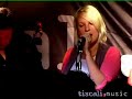 Zero 7 & Sia Furler performing the B-side Dreaming -May 2006