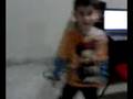 Biel dançando creu