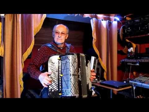 rucni rad - Harmonika Dallape ručni rad, proizvedena godine 1966, ove godine sam ugradio 2 klavijature, jedna se koristi za pratnju u basu a druga u primu za solo sviran...