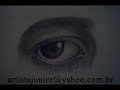 Desenhando um olho com lapis de grafite