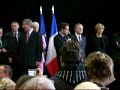 � strauss-kahn ? � washington ! kouchner ? avec nous ! jack lang ? avec moi ! �, a d�clar� le pr�sident lors d'une rencontre avec des militants ump. lire la suite l'article � vous savez, au fond, ce qui manque au parti socialiste, c'est d'un directeur des ressources humaines. ils ont des talents, ils ne savent pas s'en servir. franchement. donc, j'ai choisi d'�tre leur directeur des ressources humaines. � nicolas sarkozy ne r�siste jamais � un bon mot pour railler le ps et mettre les rieurs de son c�t�. quitte � r�p�ter mot pour mot une blague inaugur�e d�j� avec succ�s deux ans plus t�t � l'universit� d'�t� du medef. lors d'une rencontre � ferm�e � avec huit cents militants ump, mardi 8 d�cembre � lingolsheim, en alsace, le pr�sident s'est donc une nouvelle fois gauss� du management du parti socialiste pour vanter aupr�s d'une base pas toujours r�ceptive les m�rites de l'ouverture : � strauss-kahn ? � washington ! kouchner ? avec nous ! jack lang ? avec moi ! vous savez, une formation politique qui a des talents pareils et qui choisit martine aubry ou s�gol�ne royal �