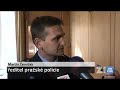 Pra??t� policist� si za ?erv�?ka polep?�, p?id� jim 6 tis�c