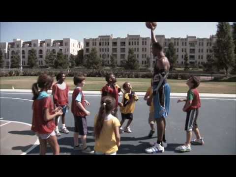 NBA Live 10 - Dwight Howard VS. School Kids