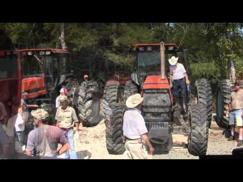 Allis - Machinery Pete offers up video highlights of (5) Allis Chalmers tractors selling on a nice farm auction September 7, 2012 near Holts Summit, Missouri. Sale b...