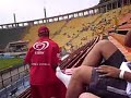 Velhinho da kibon zuando a mulher palmeirense no pacaembu.