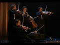 sarabanda de haendel por un cuarteto de cuerdas aunque esta vez con cinco instrumentos.  excelentes comediantes le quatuor.