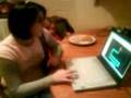 videos de American Chick Gets Spooked!