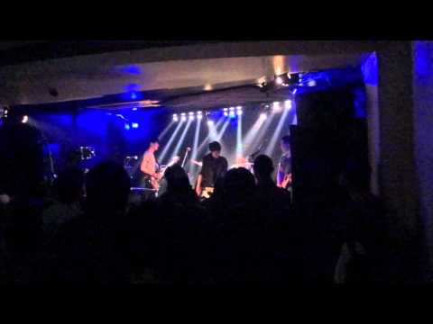 絶滅危惧種xbox360 - Spiral Noise 2013年1月23日 横浜Galaxyにて。 part1はこちら>http://youtu.be/5sG0FQQ2EK4 part2はこちら>http://youtu.be/fAo2NLk5AoY 6:The Damage Proof オリジナル楽曲でのライブです。 基本は一人で音源を作...