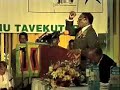 Mugabe gets a pen in the ass during pressjunket!