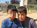 unos frikis en unos columpios unos frikis en unos columpios