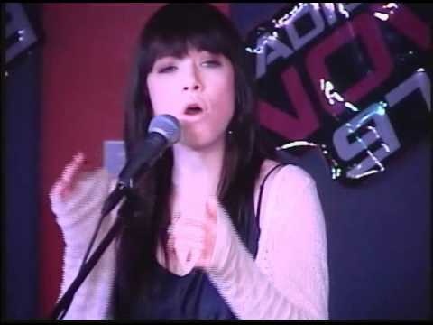 NOW TV :: Carly Rae Jepsen "Call Me Maybe" And "Curiousity"