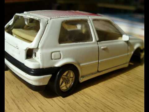 Odbudowa Golfa 3 w skali 1/34 firmy Welly