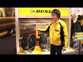 DigInfo - www.diginfo.tv ダンロップファルケンタイヤ株式会社は幕張メッセで開催された東京オートサロン2009においてDIREZZAシリーズのタイヤを展示紹介しました。 SPORT Z1 STAR SPECの特徴は、「ハイアジャスタ・01コンパウンド」を採用したことで、耐久性、耐熱ダレ性能はそのままに、低温時の走行初期から強力な高いグリップ力と高度なコントロール性を持つ、ダンロップのトップスポーツラジアルタイヤです。 DZ101の特徴は、スポーツタイヤとして、ドライ